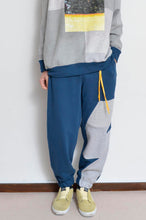 Load image into Gallery viewer, your right things in 代官山 蔦屋書店 出品中〜11/3まで:TWO-TONE UNE UNE SWEAT PT_BLUE/01 size
