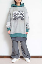 画像をギャラリービューアに読み込む, your right things in 代官山 蔦屋書店 出品中〜11/3まで:TWO-TONE HOODIE_GREEN/MIND GAME print/02 size
