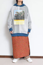 Load image into Gallery viewer, your right things in 代官山 蔦屋書店 出品中〜11/3まで:TWO-TONE HOODIE_BLUE/YELLOW print/01 size
