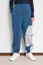 Load image into Gallery viewer, your right things in 代官山 蔦屋書店 出品中〜11/3まで:TWO-TONE UNE UNE SWEAT PT_BLUE/01 size
